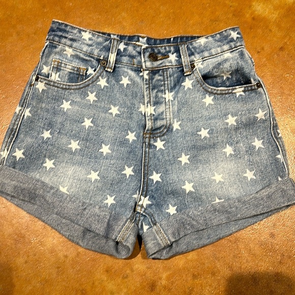Cute cute cuffed shorts . I love the stars.  Please look at measurements - Picture 1 of 3